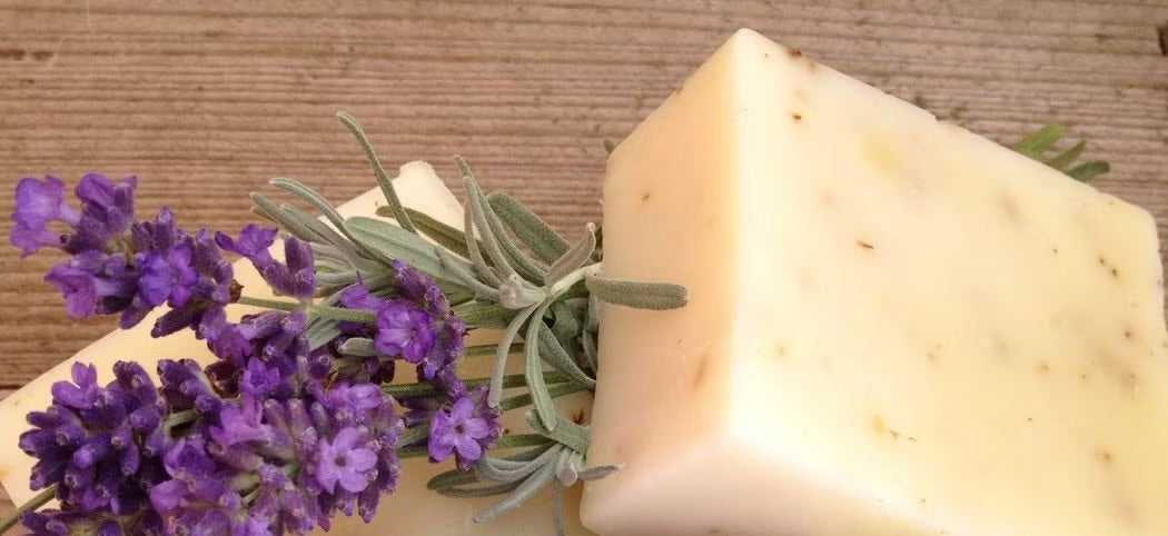 Vårdande naturlig tvål med doft av Lavendel